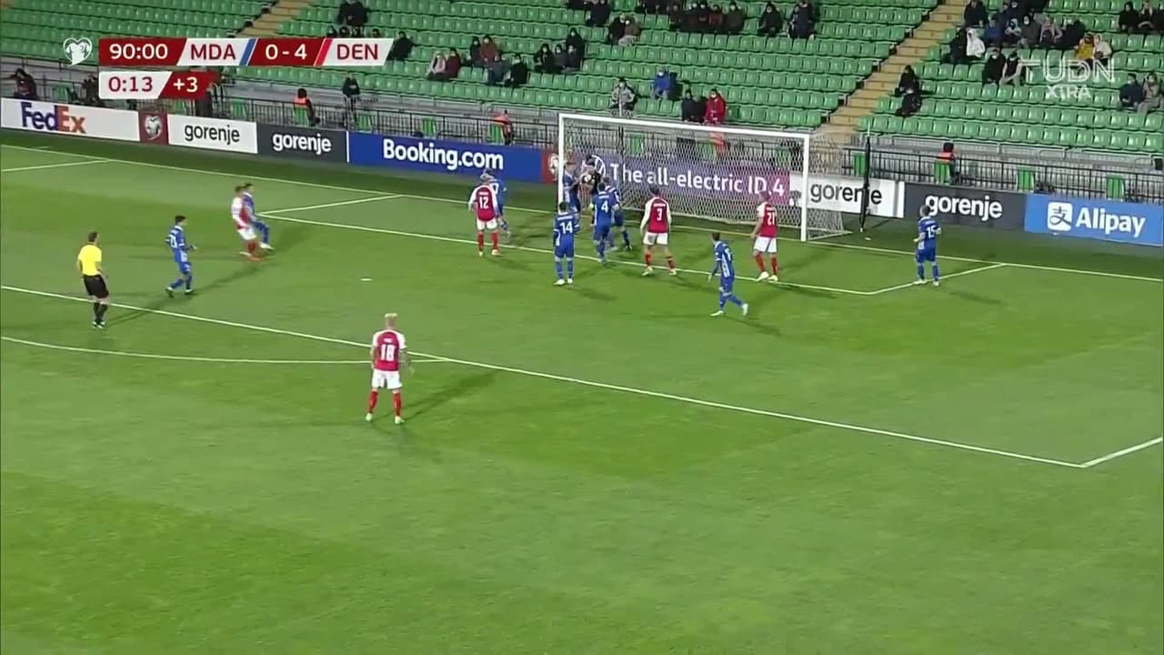 ¡TIRO ATAJADO! disparo por Jannik Vestergaard.