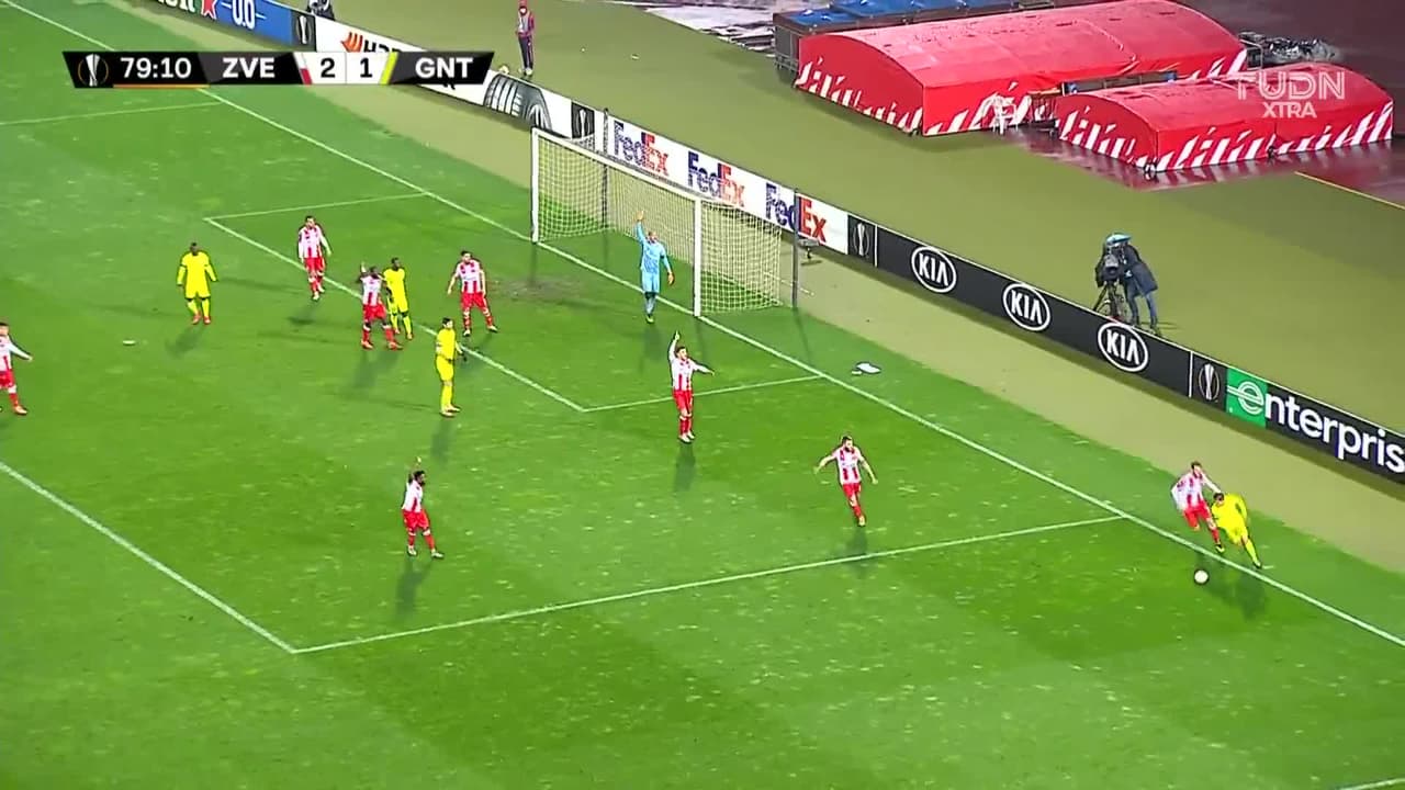 ¡TIRO ATAJADO! disparo por Niklas Dorsch.