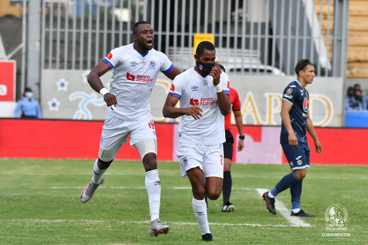 Jerry Bengtson, el ex-MLS que juega con cubrebocas