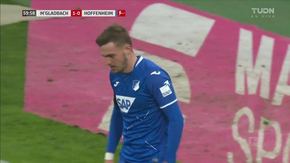 Tiro desviado de Jacob Bruun Larsen