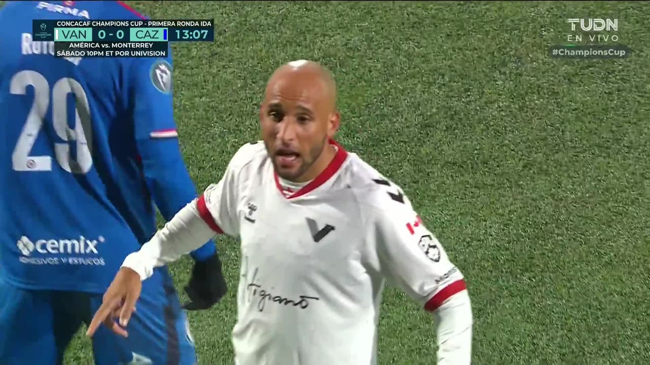 ¡TIRO ATAJADO! disparo por Gabriel Fernández.