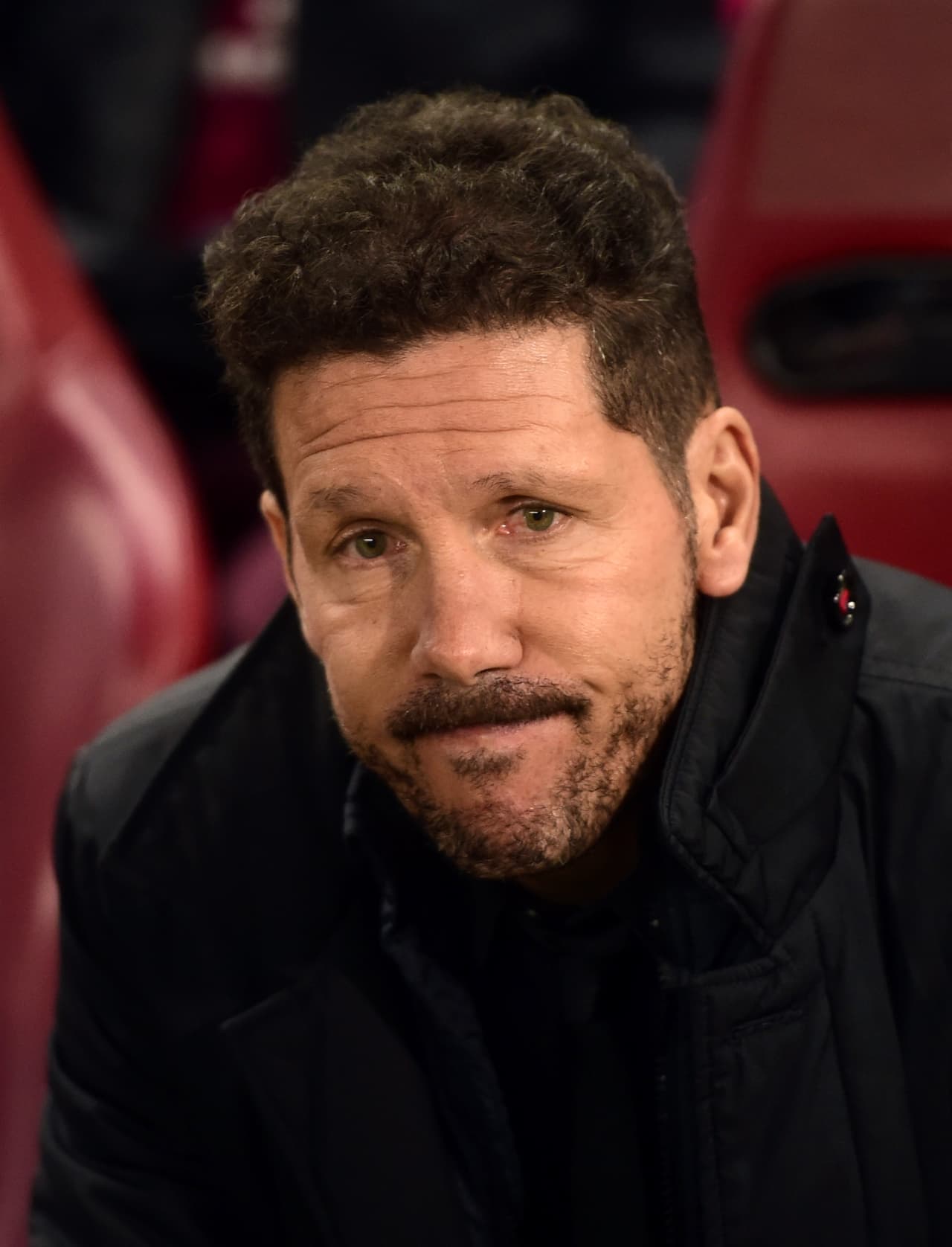 Bajo el mando de Diego Simeone, el conjunto rojiblanco fue doblegado en el derbi, goleado después con el 0-3 de Cristiano y quedó a nueve puntos del liderato del Madrid.