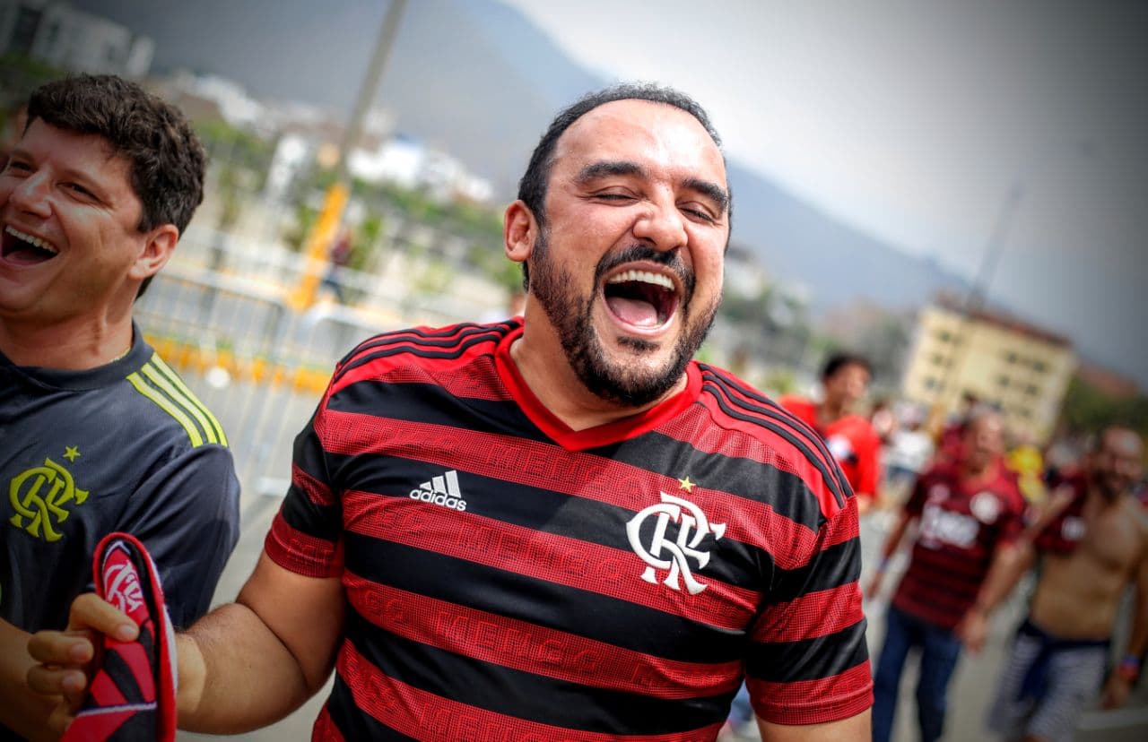 Desde Buenos Aires y Río de Janeiro al Monumental de Lima. Las hinchadas abarrotan el estadio y el ambiente es inmejorable.