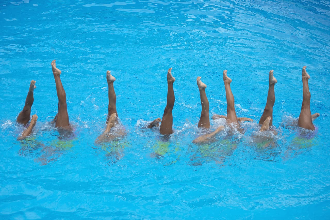 El equipo de nado sincronizado femenino libre en Centroamericanos tuvo momentos brillantes de trabajo colectivo, con una rutina diferente, divertida y llena de coordinación que les dio el oro.