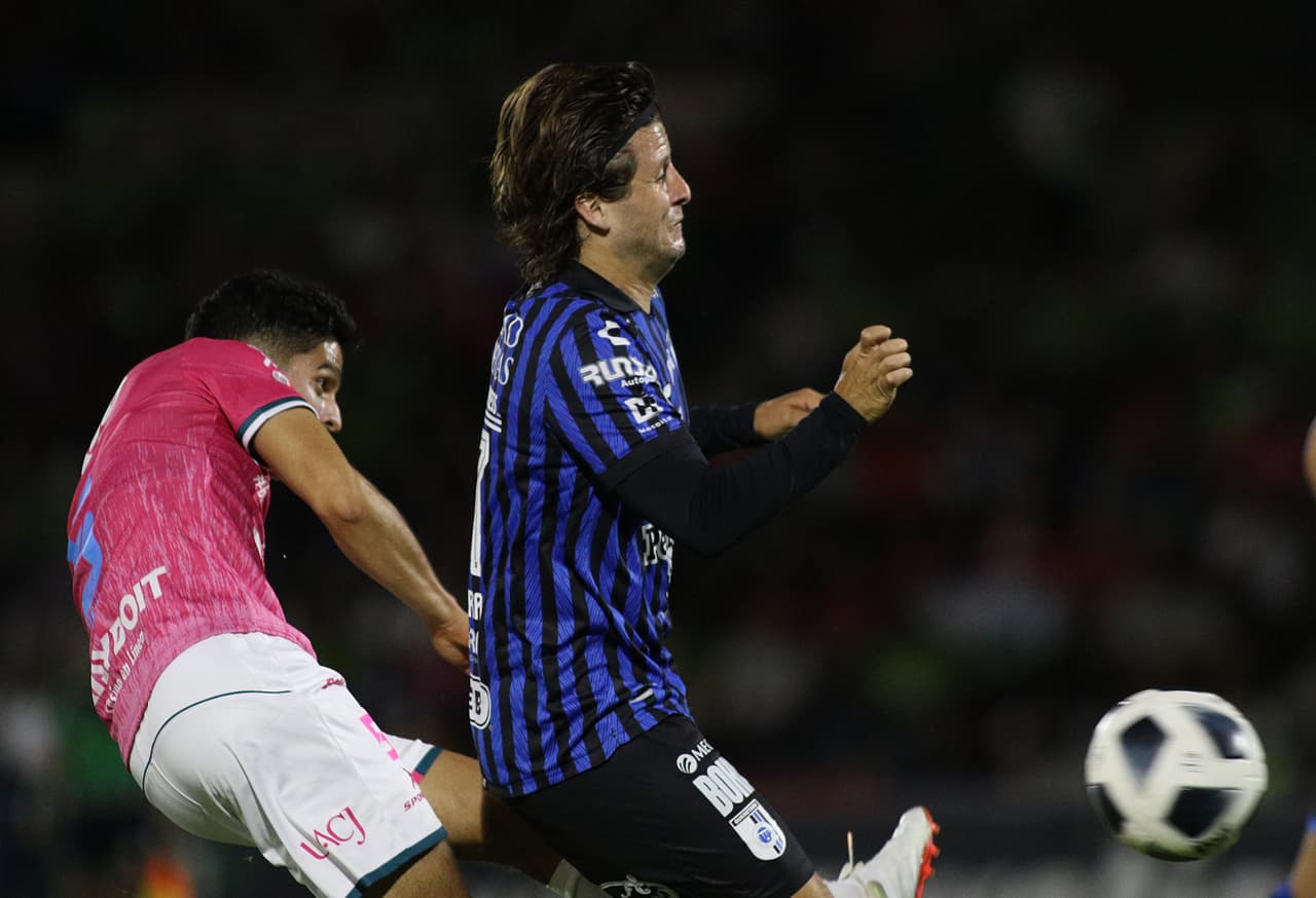 En la agonía del partido, Washington Aguerre soportó el vendaval ofensivo de Juárez y logró rescatar un punto para Querétaro.