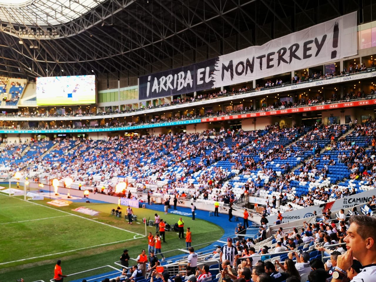 Poco a poco, el Estadio BBVA Bancomer acoge a los fanáticos para el partido de vuelta de Cuartos de Final entre Rayados y Necaxa.