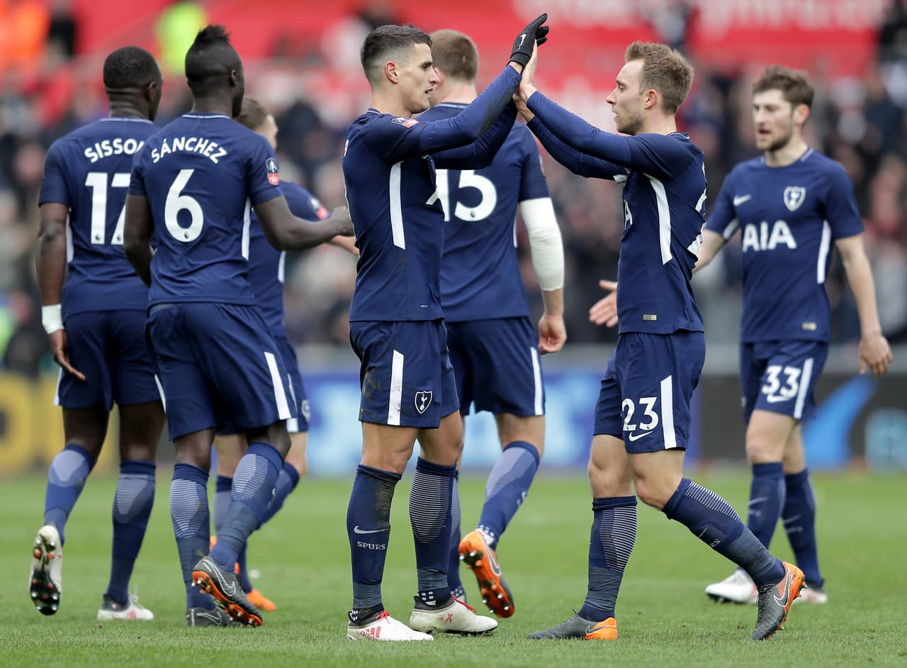 Entre tanto, en el primer partido de la jornada Christian Erkisen y Eric Lamela fueron las grandes figuras del Tottenham que pese a tener algunos jugadores suplentes, fue muy superior al Swansea City y lo superó por 3-0.