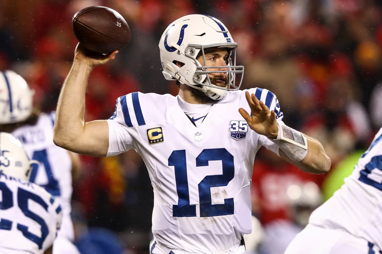 Andrew Luck, ex-mariscal de campo de Indianapolis Colts, debido a sus múltiples lesiones, tuvo que dar por terminada su carrera antes del inicio de temporada 2019-2020.-