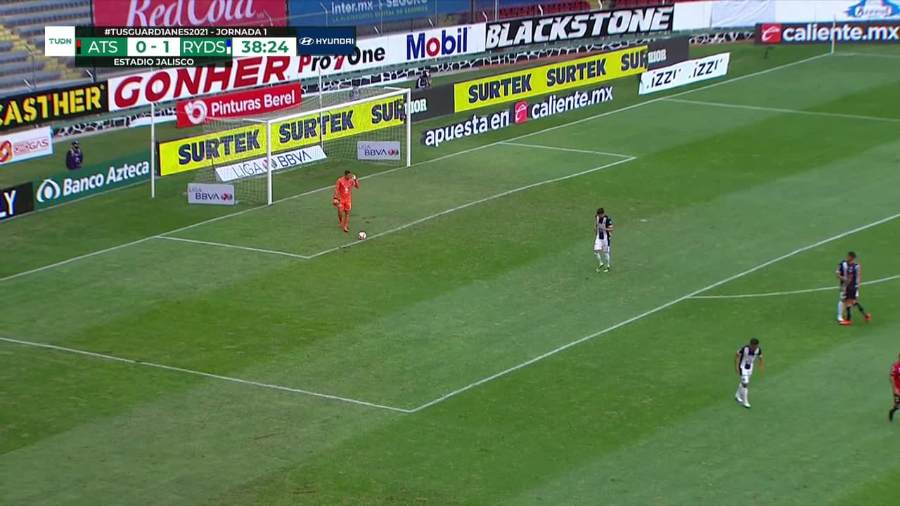 ¡TIRO ATAJADO! disparo por Pablo González.