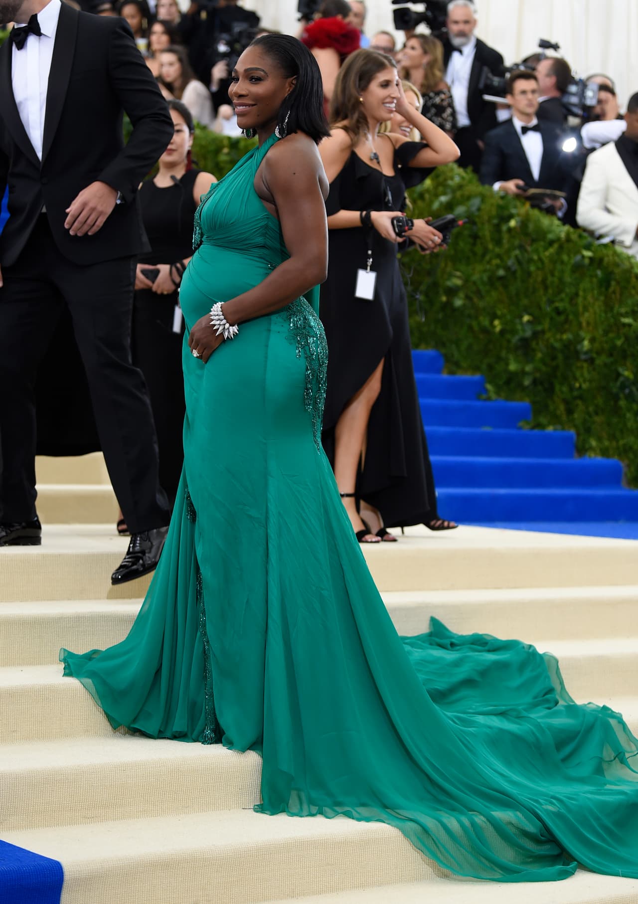 A pesar de lo avanzado de su embarazo, Williams mantiene la elegancia que la caracteriza, con vestidos que para el caso resaltan su figura maternal.