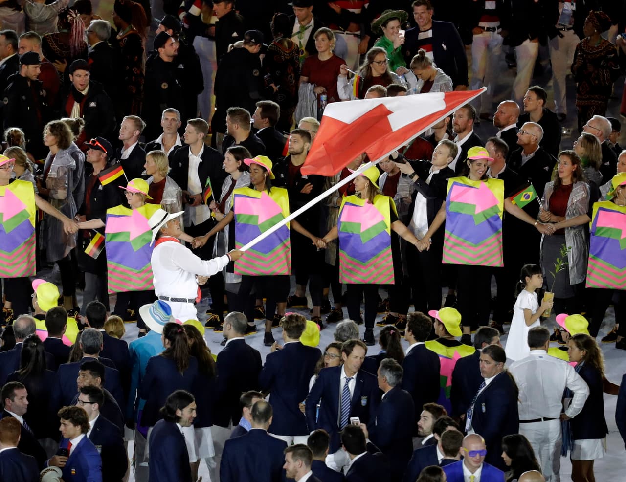 Peru - Francisco Boza - Tiro - 'Pancho' Boza es el deportista con más Juegos Olímpicos del Perú con siete asistencias. Posee entre sus palmares una medalla de plata (Juegos Olímpicos de Los Ángeles 1984) y una medalla de oro en la modalidad de Tiro en la fosa olímpica masculina (Juegos Panamericanos de Toronto 2015 ).