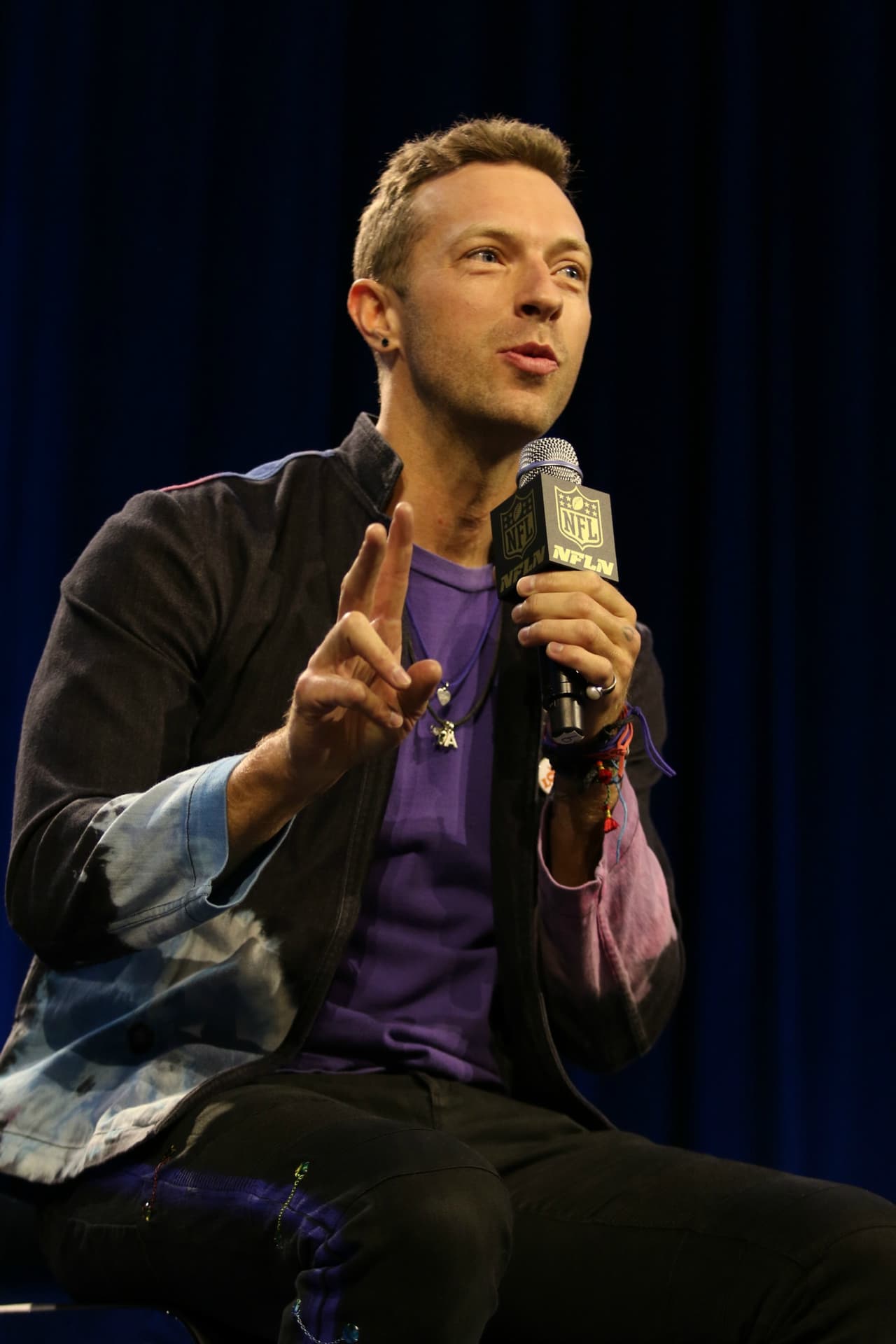 La banda británica, liderada por Chris Martin, hicieron su presentación en conferencia de prensa para dar algunos detalles de su presentación del medio tiempo en el Super Bowl 50. Checa las imágenes.