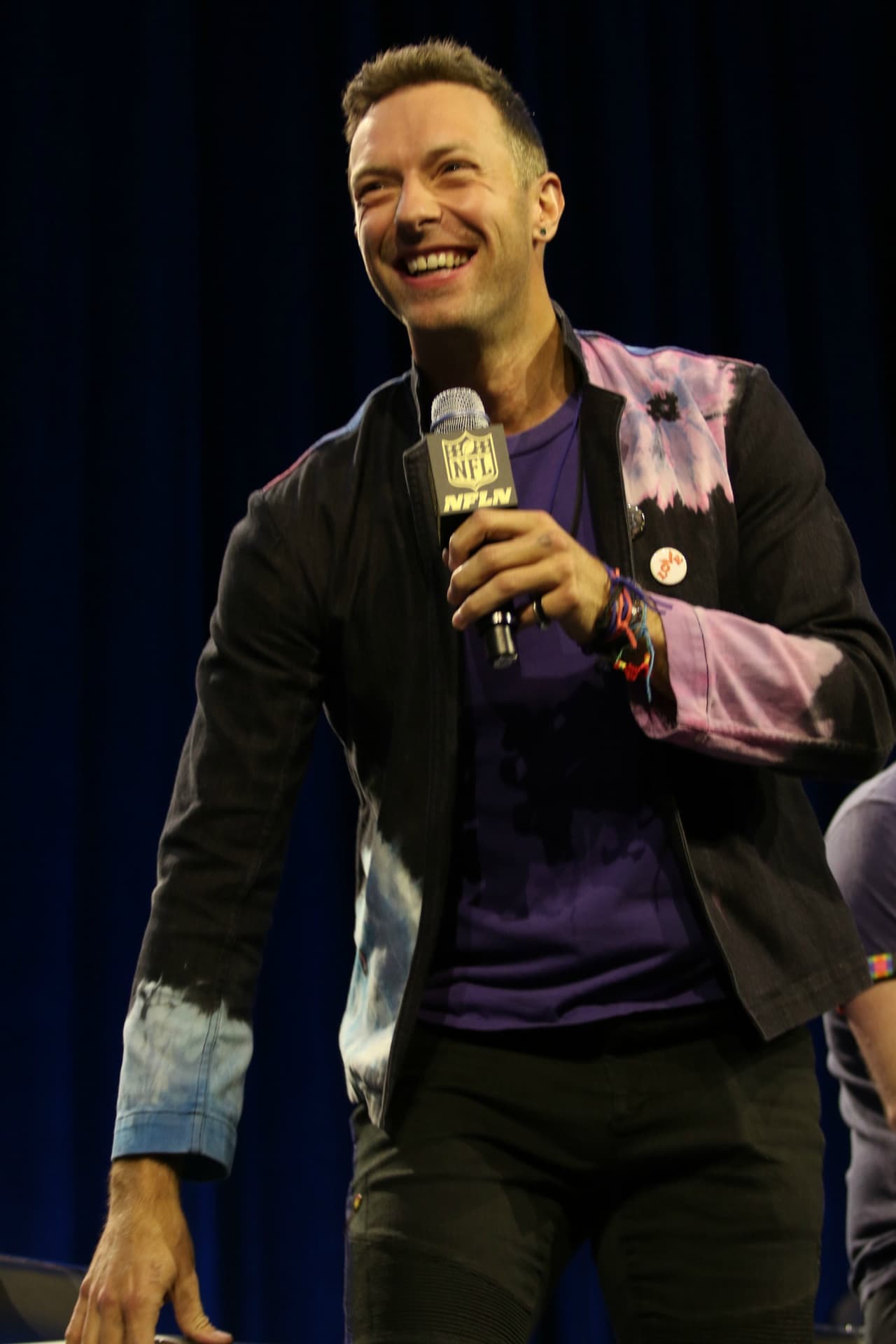 La banda británica, liderada por Chris Martin, hicieron su presentación en conferencia de prensa para dar algunos detalles de su presentación del medio tiempo en el Super Bowl 50. Checa las imágenes.