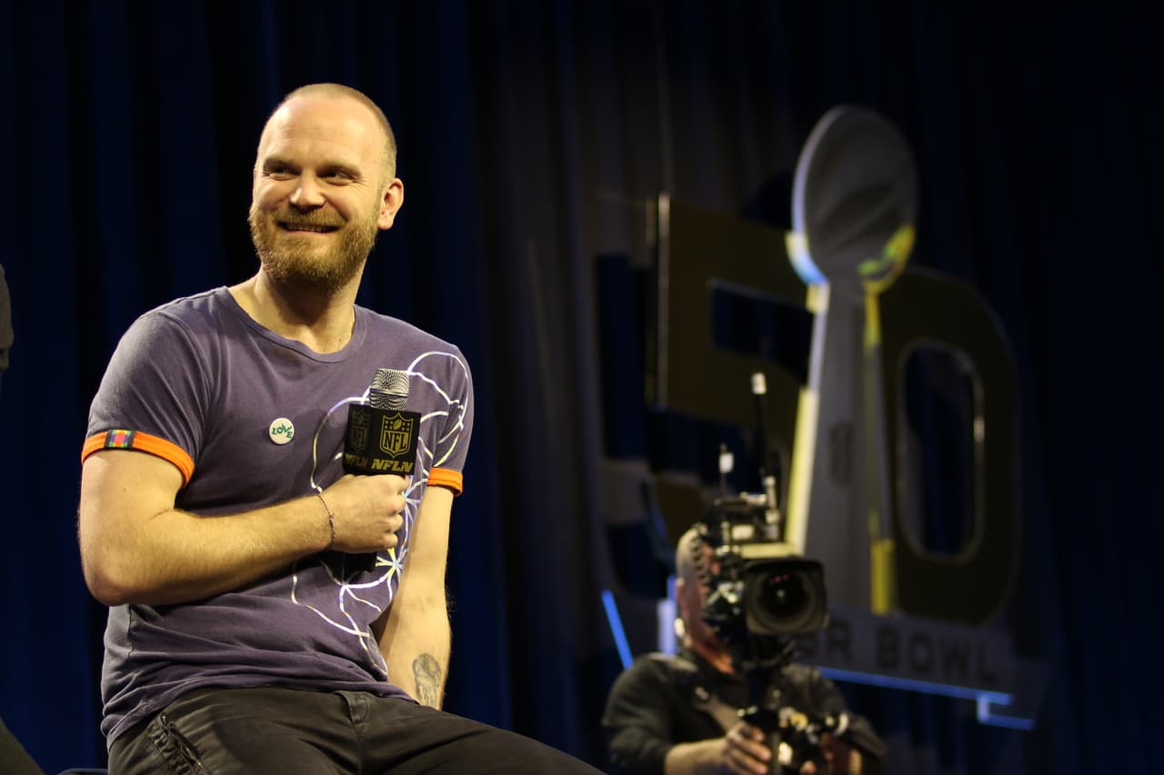 La banda británica, liderada por Chris Martin, hicieron su presentación en conferencia de prensa para dar algunos detalles de su presentación del medio tiempo en el Super Bowl 50. Checa las imágenes.