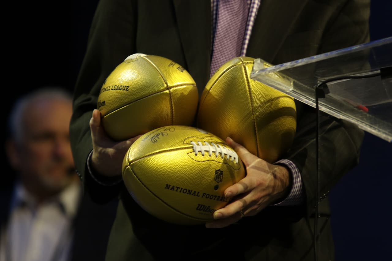 La banda británica, liderada por Chris Martin, hicieron su presentación en conferencia de prensa para dar algunos detalles de su presentación del medio tiempo en el Super Bowl 50. Checa las imágenes.