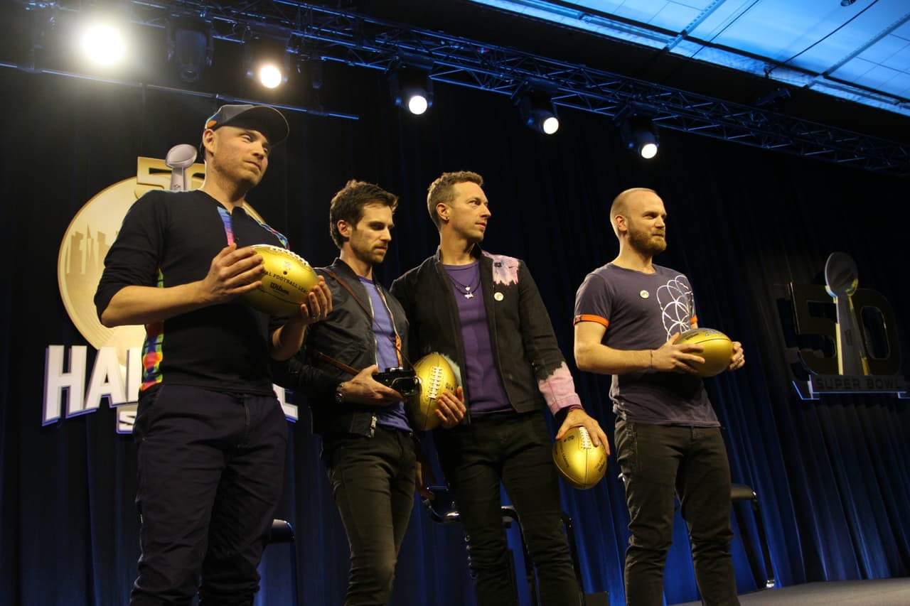 La banda británica, liderada por Chris Martin, hicieron su presentación en conferencia de prensa para dar algunos detalles de su presentación del medio tiempo en el Super Bowl 50. Checa las imágenes.