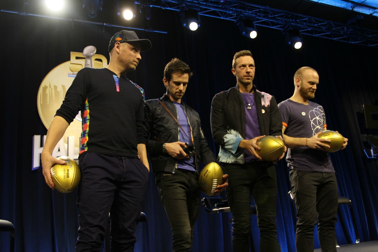 La banda británica, liderada por Chris Martin, hicieron su presentación en conferencia de prensa para dar algunos detalles de su presentación del medio tiempo en el Super Bowl 50. Checa las imágenes.