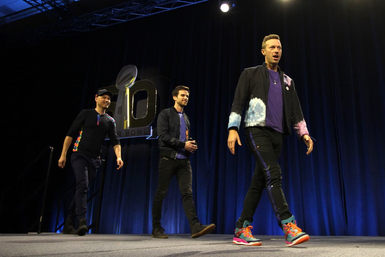La banda británica, liderada por Chris Martin, hicieron su presentación en conferencia de prensa para dar algunos detalles de su presentación del medio tiempo en el Super Bowl 50. Checa las imágenes.