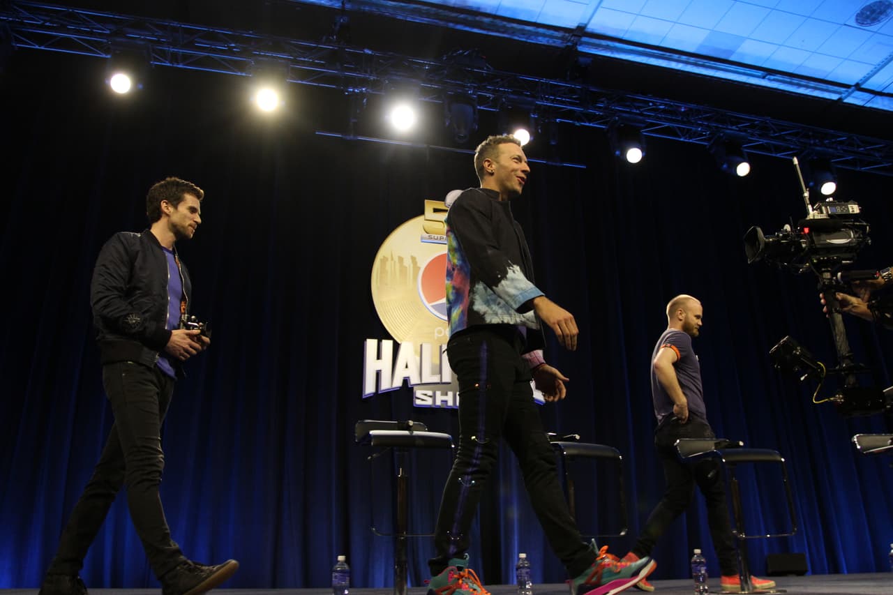 La banda británica, liderada por Chris Martin, hicieron su presentación en conferencia de prensa para dar algunos detalles de su presentación del medio tiempo en el Super Bowl 50. Checa las imágenes.