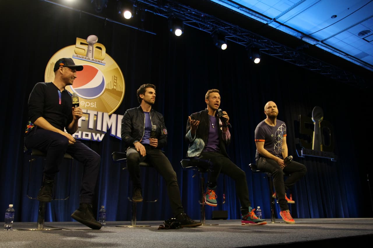 La banda británica, liderada por Chris Martin, hicieron su presentación en conferencia de prensa para dar algunos detalles de su presentación del medio tiempo en el Super Bowl 50. Checa las imágenes.