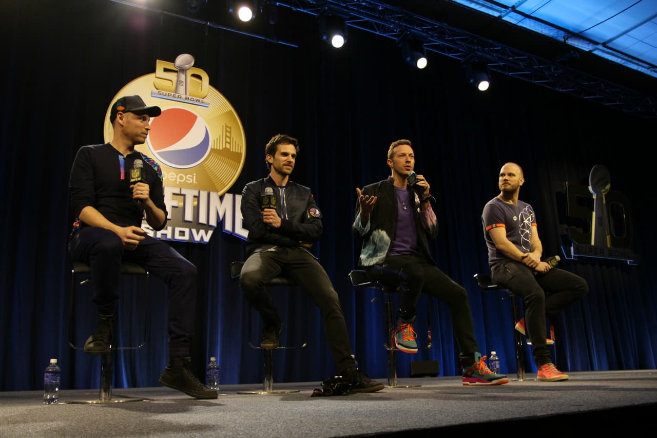La banda británica, liderada por Chris Martin, hicieron su presentación en conferencia de prensa para dar algunos detalles de su presentación del medio tiempo en el Super Bowl 50. Checa las imágenes.
