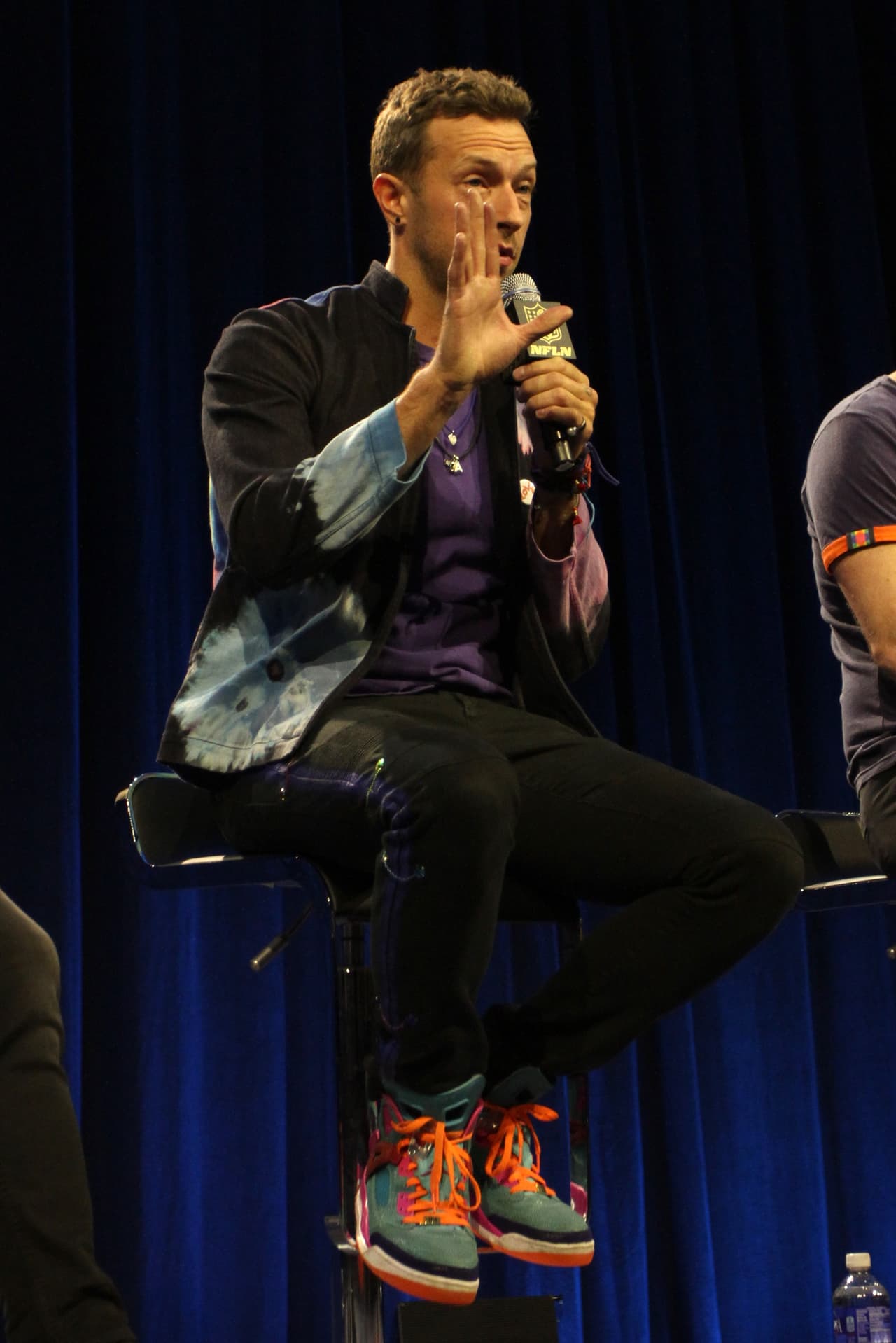 La banda británica, liderada por Chris Martin, hicieron su presentación en conferencia de prensa para dar algunos detalles de su presentación del medio tiempo en el Super Bowl 50. Checa las imágenes.