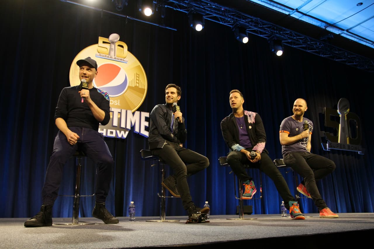 La banda británica, liderada por Chris Martin, hicieron su presentación en conferencia de prensa para dar algunos detalles de su presentación del medio tiempo en el Super Bowl 50. Checa las imágenes.