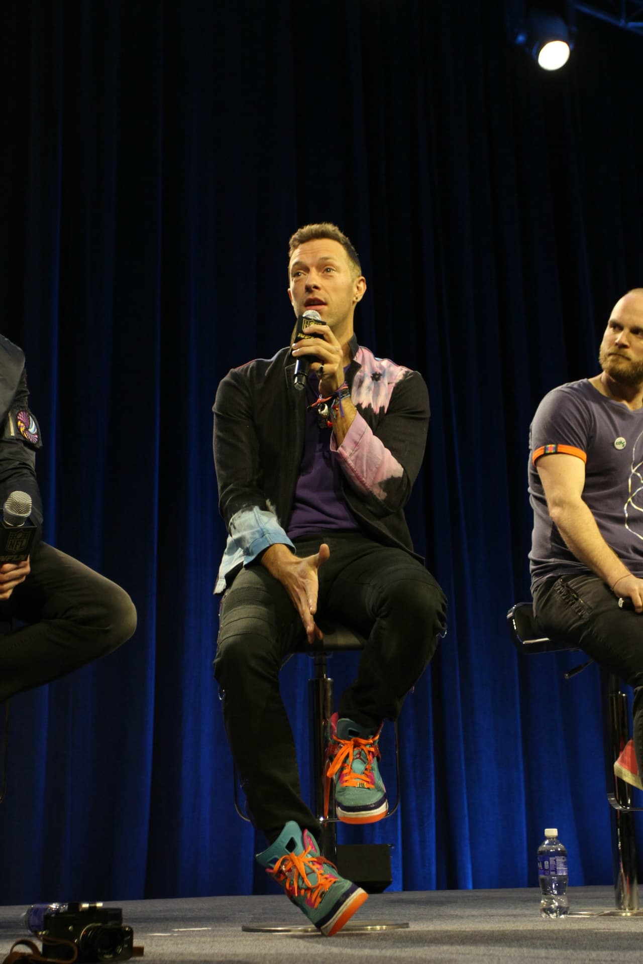La banda británica, liderada por Chris Martin, hicieron su presentación en conferencia de prensa para dar algunos detalles de su presentación del medio tiempo en el Super Bowl 50. Checa las imágenes.