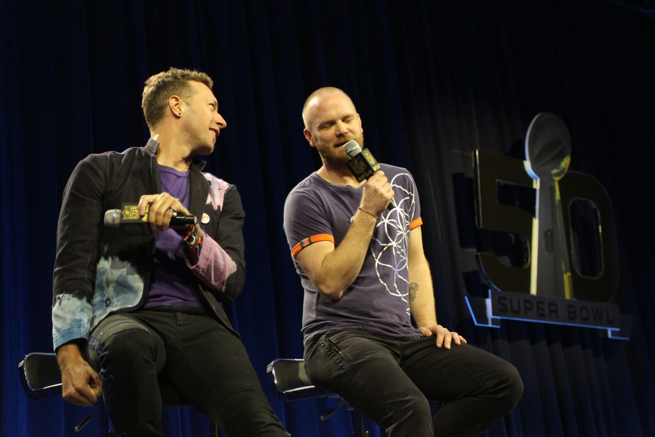La banda británica, liderada por Chris Martin, hicieron su presentación en conferencia de prensa para dar algunos detalles de su presentación del medio tiempo en el Super Bowl 50. Checa las imágenes.