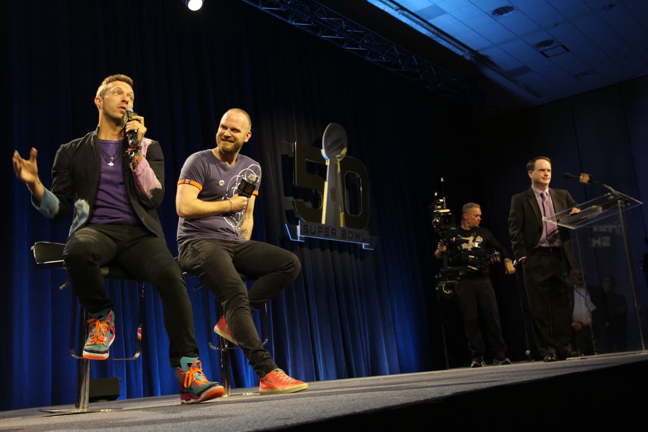 La banda británica, liderada por Chris Martin, hicieron su presentación en conferencia de prensa para dar algunos detalles de su presentación del medio tiempo en el Super Bowl 50. Checa las imágenes.