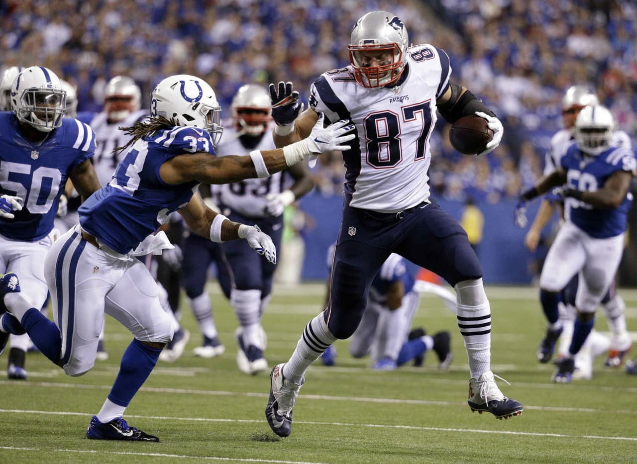 New England Patriots vencieron 34 - 27 a los Indianapolis Colts para mantener el invicto (5 - 0) líderes del Este en la Conferencia Americana.