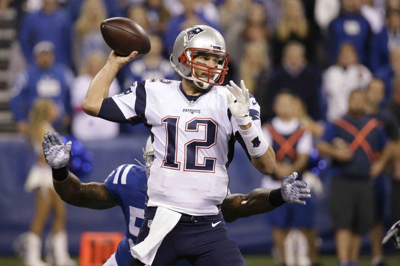 New England Patriots vencieron 34 - 27 a los Indianapolis Colts para mantener el invicto (5 - 0) líderes del Este en la Conferencia Americana.