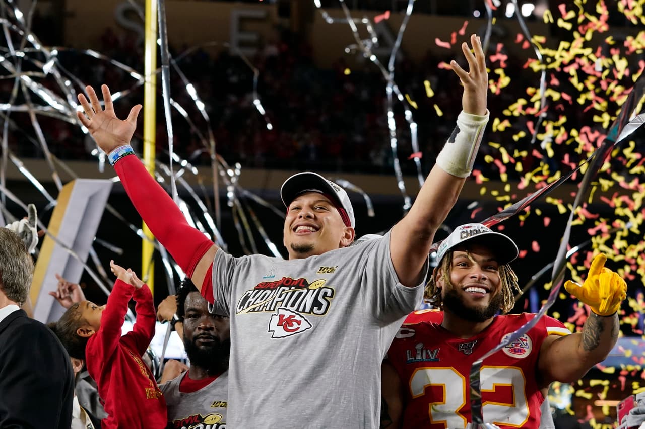 Patrick Mahomes es el nuevo multimillonario del deporte con su ostentoso contrato.