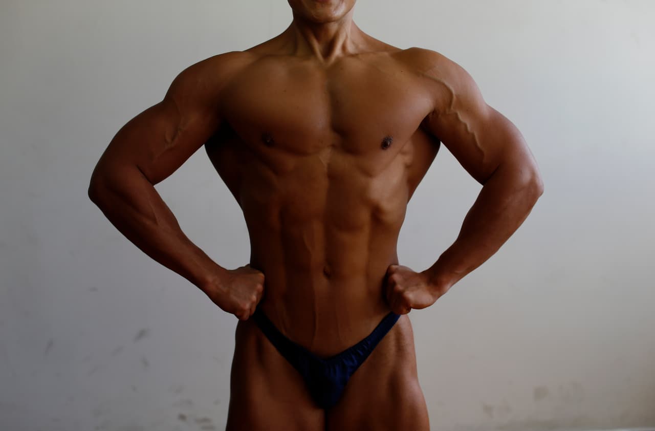 Carlos Suárez realiza una rutina en la Ciudad de México el 14 de julio de 2019, como parte de su preparación para competir en fisicoculturismo durante los Juegos Panamericanos de Lima.