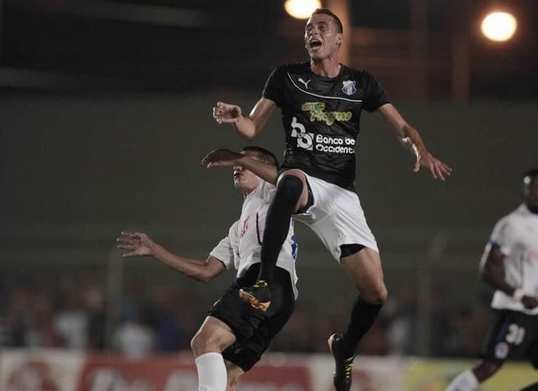 Honduras Progreso mantiene el liderato del fútbol catracho