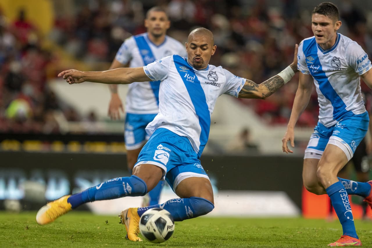 Con un solitario gol de Christian Tabó al final del primer tiempo, Puebla le pega 0-1 al Atlas y rompen con su racha de seis partidos sin ver la derrota.