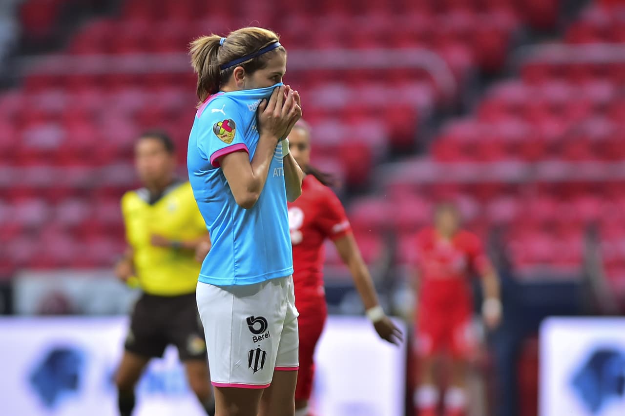 Con goles de Desiree Monsiváis, Rayadas venció, no sin sufrir al final 1-2 a las Diablitas del Toluca, en la Bombonera, Karla Saavedra descontó para las locales.