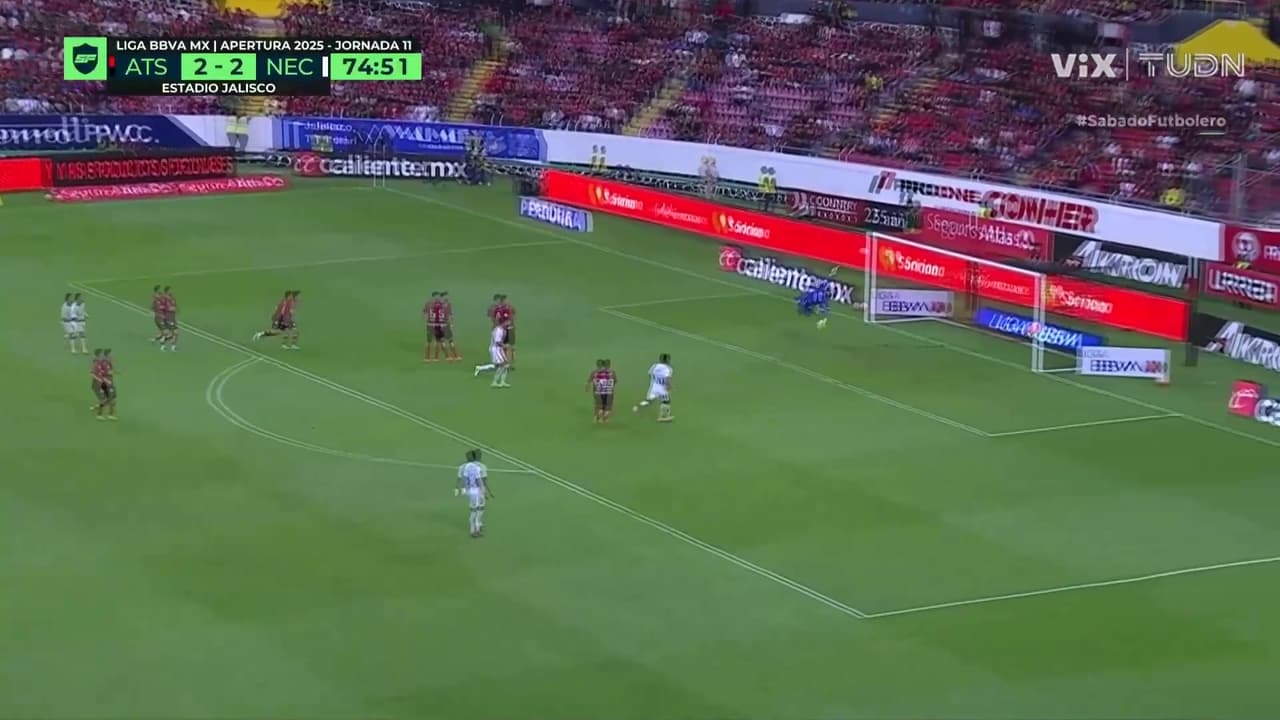 ¡Palo! Johan Rojas le pega al travesaño y se queda cerca de aumentar la ventaja en el marcador