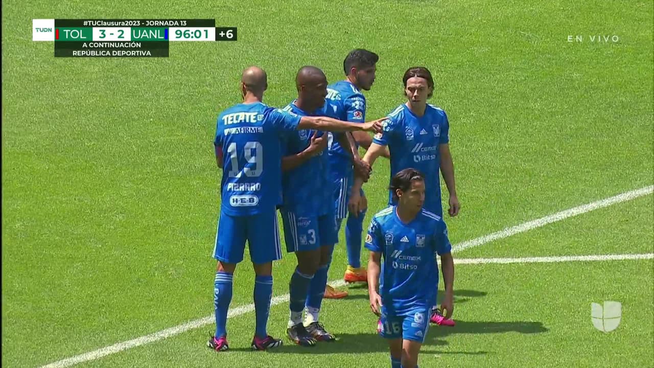 ¡TIRO ATAJADO! disparo por Leonardo Fernández.