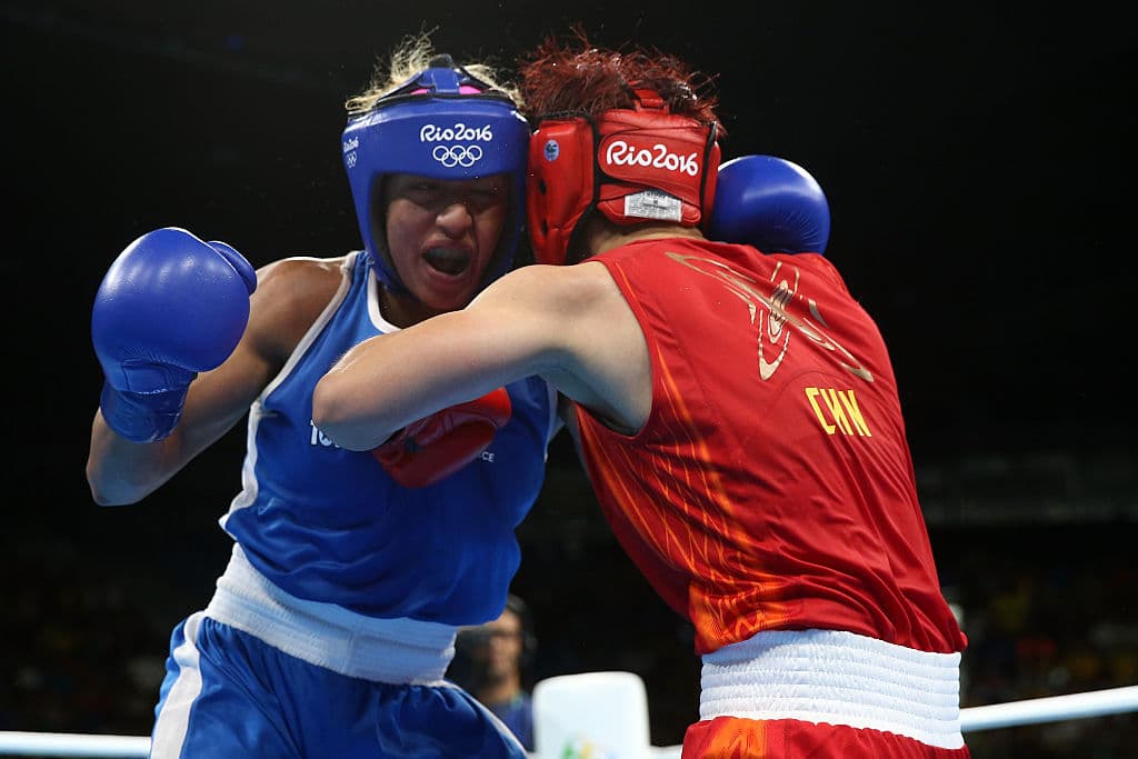 La AIBA también pretende que el boxeo olímpico deje de ser amateur, brindando licencia a boxeadores profesionales para participar de eventos del ciclo olímpico.