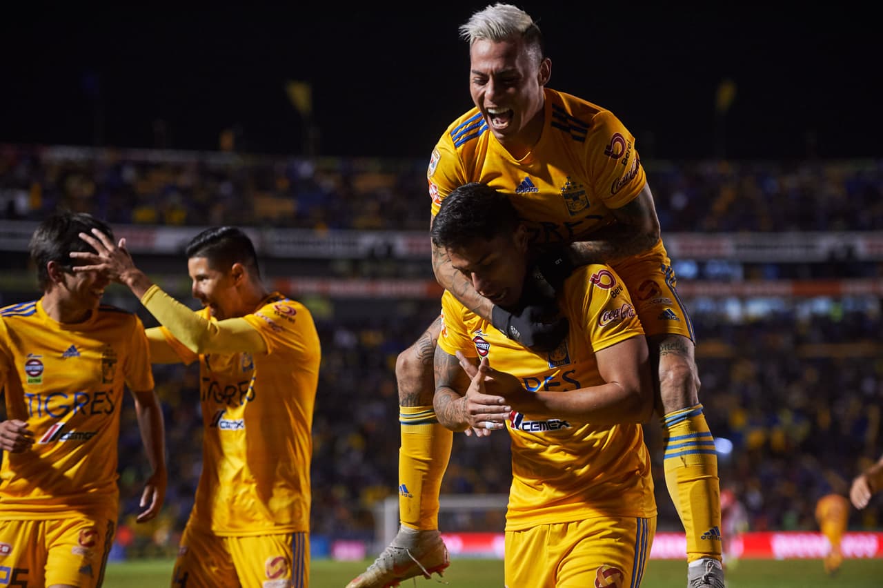 Canelo (49’) salió expulsado y dejó a los visitantes en desventaja. Salcedo (83’) anotó el solitario gol.