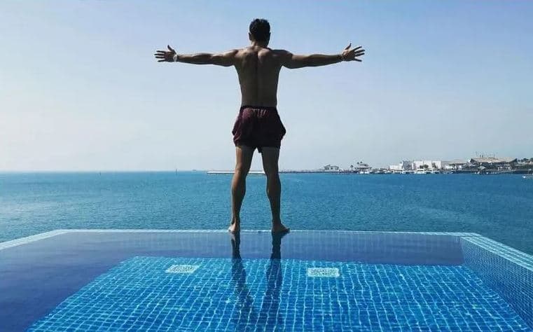 Así fue la fiesta de Marco Fabián en una playa de Grecia