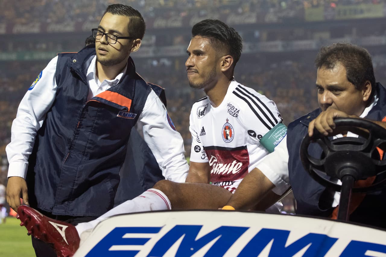 Juan Carlos "Topo" Valenzuela debió salir de cambio apenas al minuto 21 con una aparente lesión muscular.