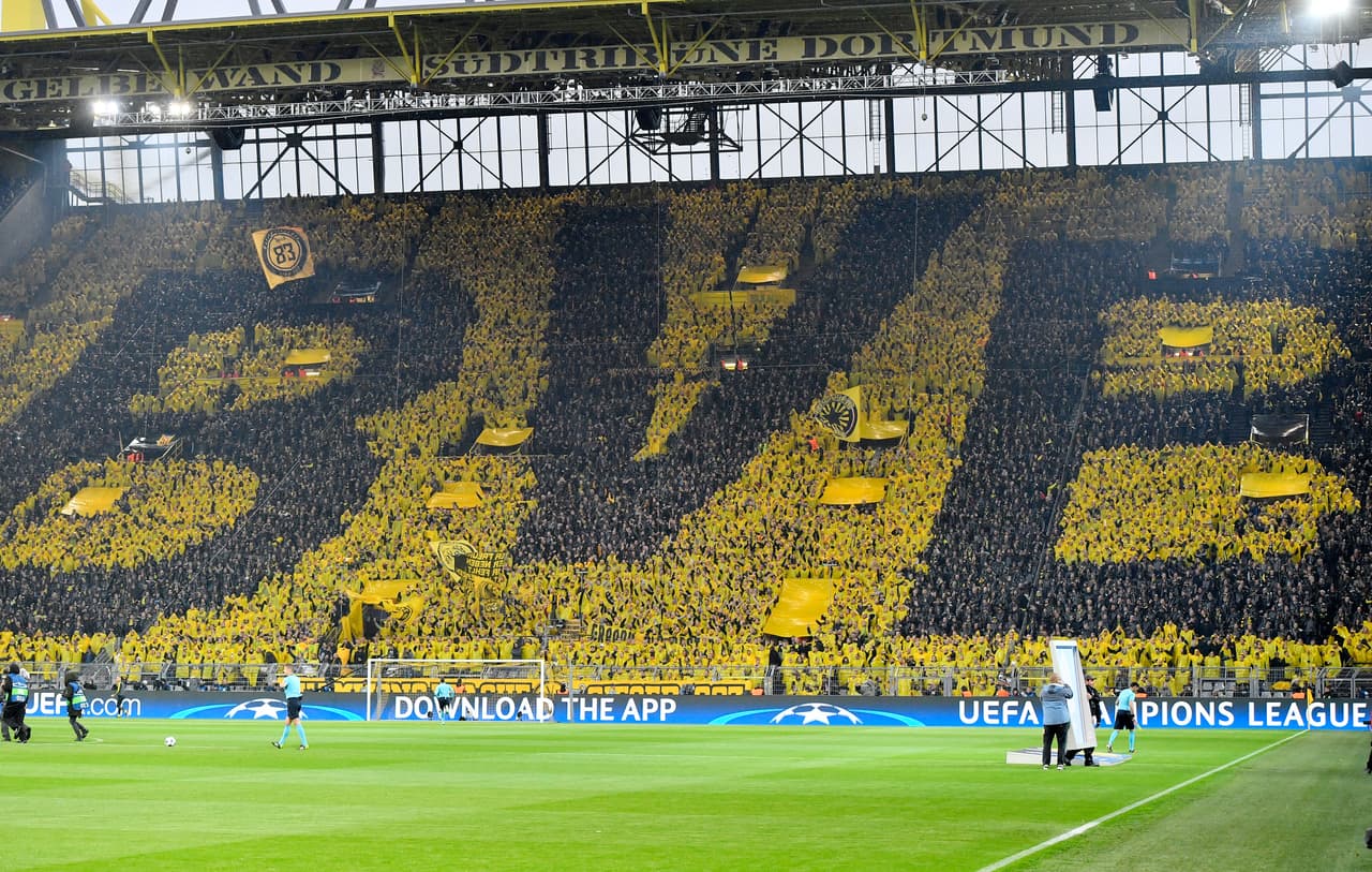 Borussia Dortmund se caracateriza por tener una de las más fieles hinchadas, algo que se refleja con su lugar 13 gracias a sus 26.835.466 seguidores en redes sociales.