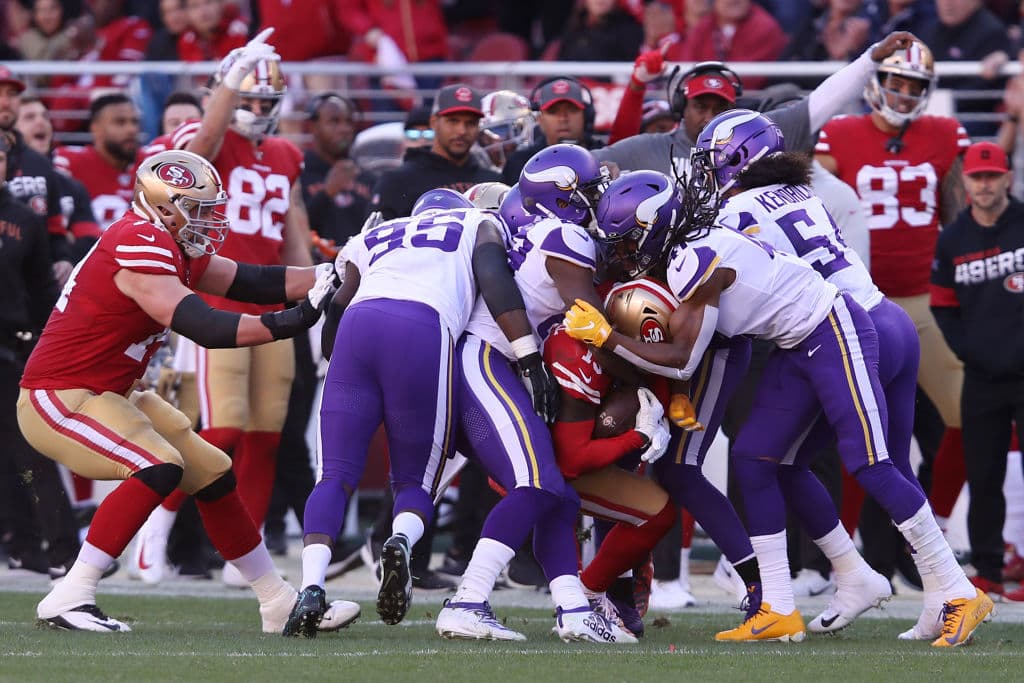 San Francisco se impone 27-10 a los Minnesota Vikings en el Levi's Stadium.