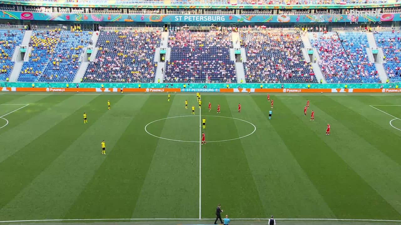Arranca el partido y la pelota está en juego.