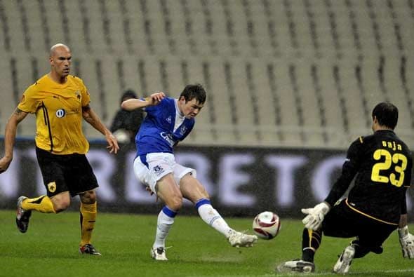 El Everton ganó como visitante al AEK Atenas.