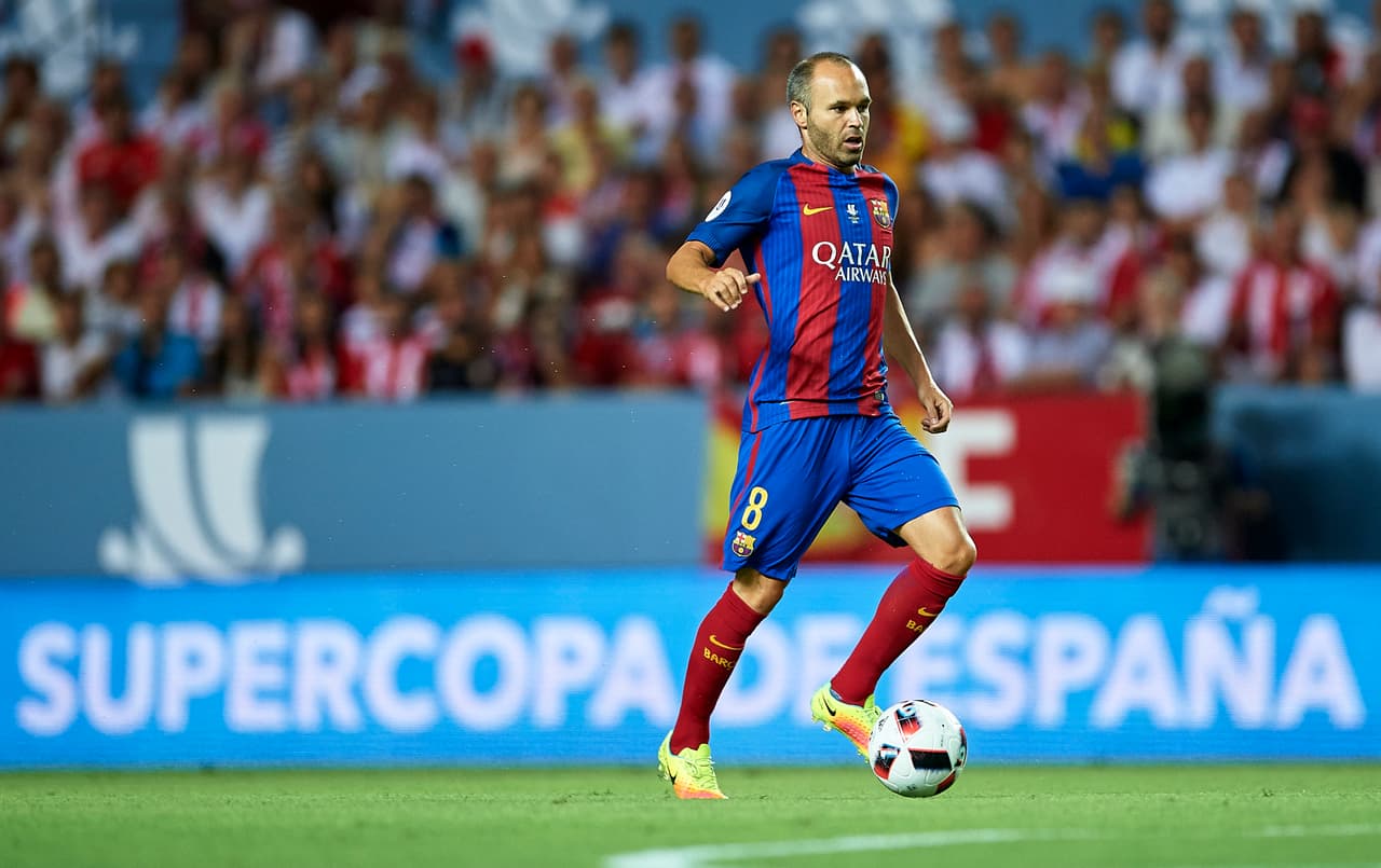 El último trofeo que ha conseguido Iniesta con el Barcelona fue la Supercopa de España ante el Sevilla.