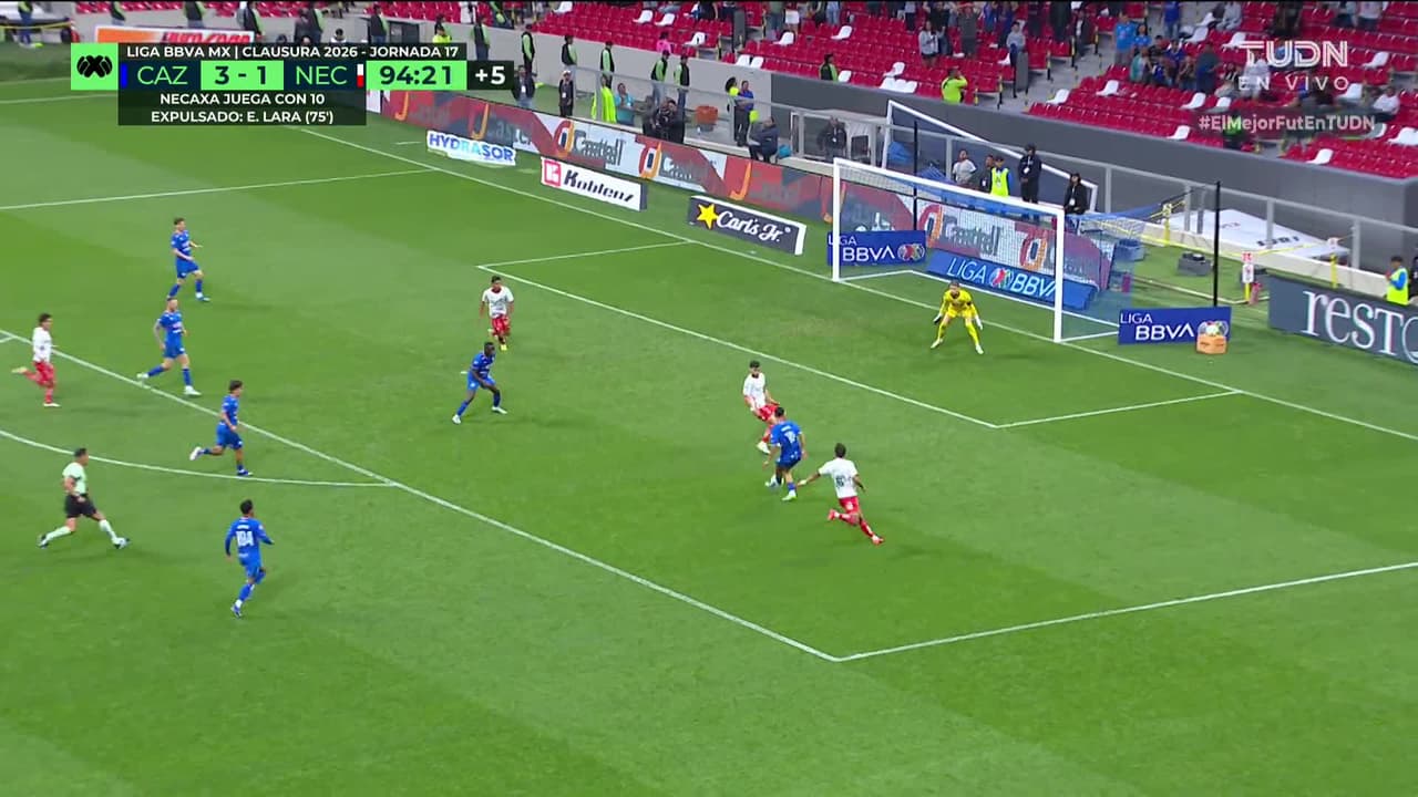 ¡GOL!  anota para Cruz Azul. Andrés Montaño