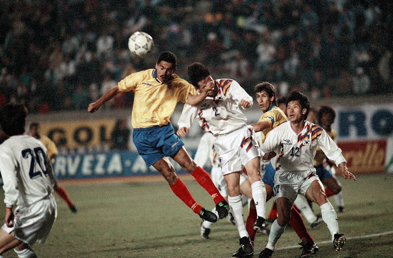 Víctor Hugo Aristizabal llegó al Valencia en 1993 y solo pudo marcar cuatro goles, tras ser la gran figura de Atlético Nacional. Salió al año a préstamo a Inglaterra y luego regresó a su país.